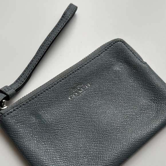 Coach zipper wristlet - Picture 3 of 7